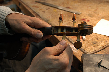 Jean-Marc Sarhan, luthier à Rouen