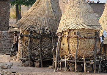 cases en paille au Burkina