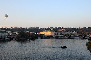 prgue et le fleuve Vtala